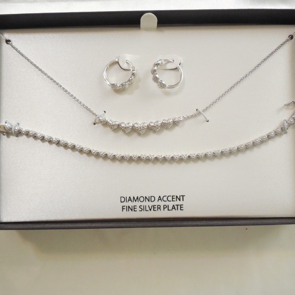 Silvercore Diamond Accent Heart Silver plated Necklace Set - Picture 4 of 5